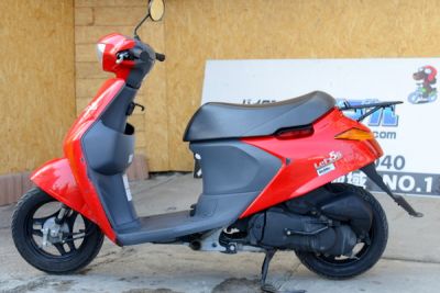 スズキ　レッツ５G　メーター小物入れ付　　赤　0225