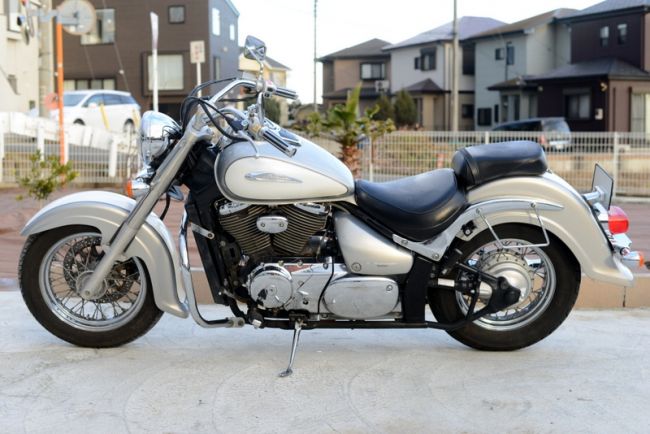 スズキ　イントルーダークラシック400　前タイヤ新品