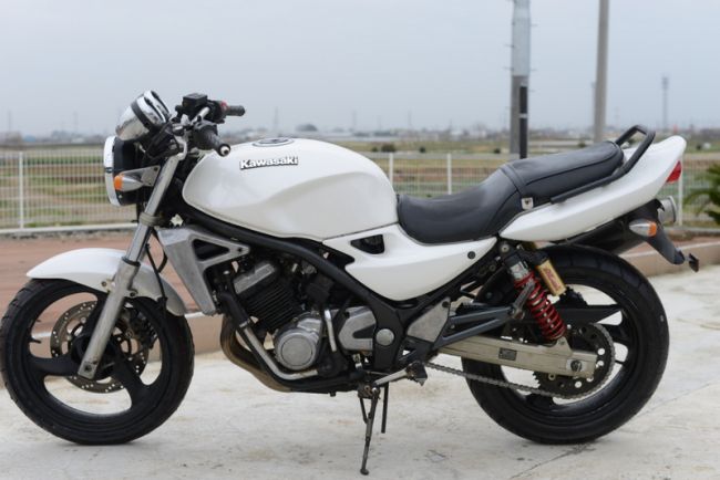 カワサキ　バリオス2　社外マフラー