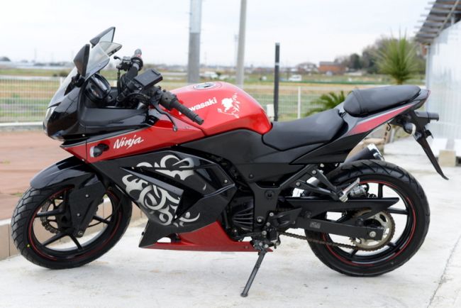 カワサキ　ニンジャ250R　スペシャルエディション　前タイヤ新品交換済み