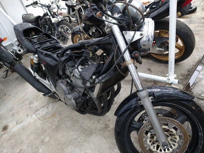 CB400　MC３１型　タンクへこみ大　各所錆びあり　平塚市