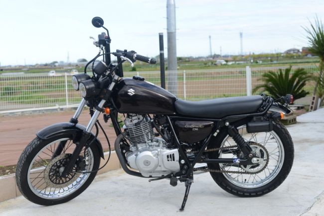 スズキ　グラストラッカー　社外マフラー