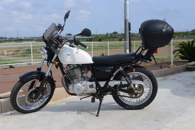 スズキ　グラストラッカー