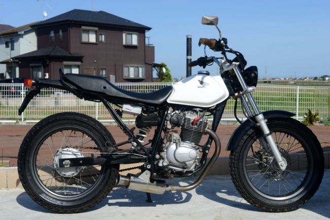 ホンダ　FTR223！　ホワイト！　ビームスマフラー！