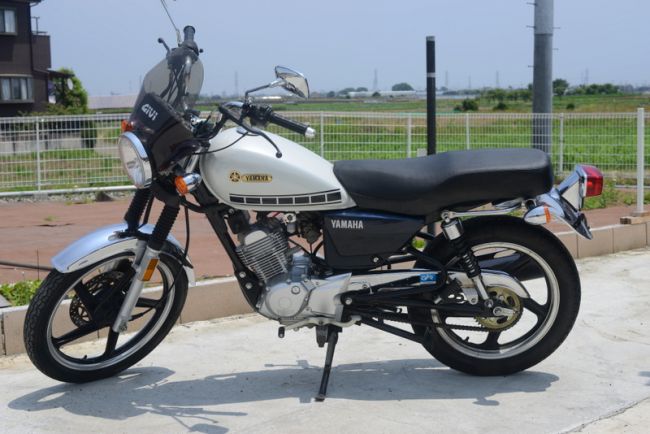 ヤマハ　YB125SP