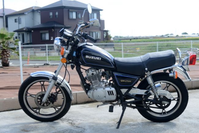 スズキ　GN125H　ブラック！