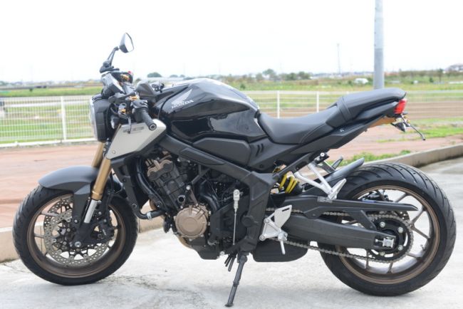 ホンダ CB650R BadyFaceハンドル、TSRフェンダーキッド