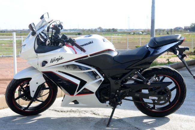 カワサキ	Ｎｉｎｊａ　２５０Ｒ	 スペシャルエディション