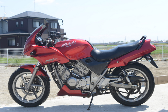 MC25　ホンダ　ゼルビス　レッド　カーカーマフラー