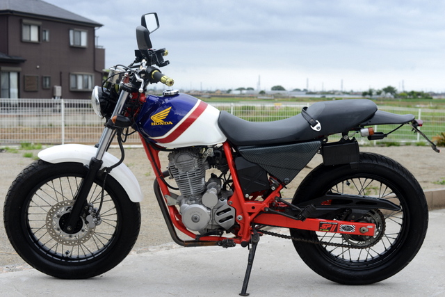 MC34 ホンダ　FTR223　人気のカラー　スーパートラップ