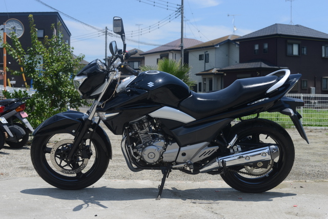 GJ55　スズキ　GSR250　ブラック　ノーマル