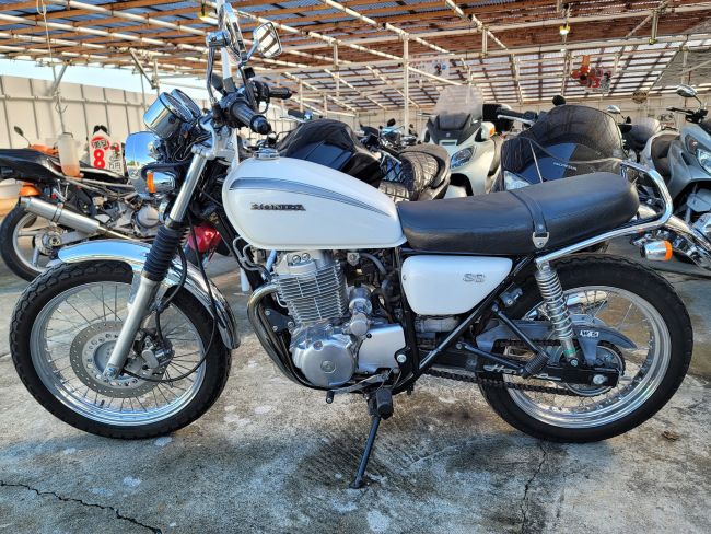 ホンダ　CB400SS　NC41　ホワイト