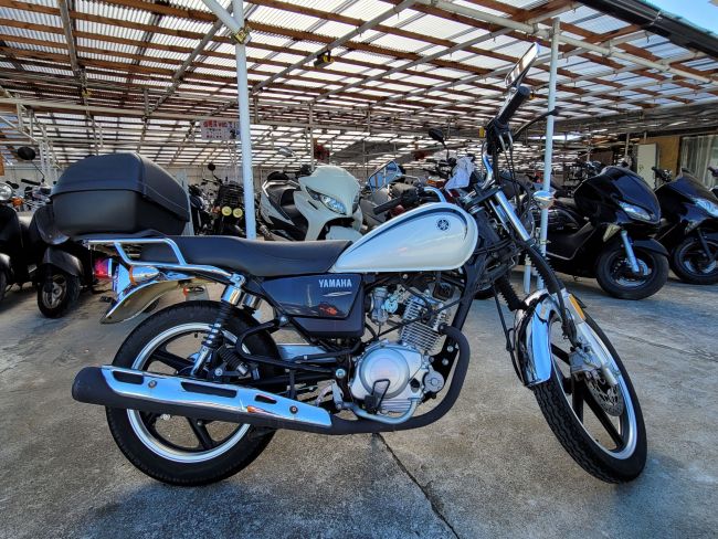 ヤマハ　YB125SP　ホワイト