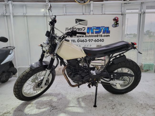 ヤマハ　TW225E　DG09J　ホワイト