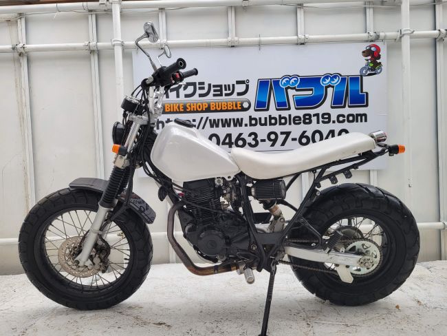 ヤマハ　TW200　白　キャブ　DG07J　2000年式