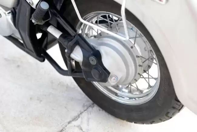 ヤマハ ドラックスター 400 リアタイヤ交換、オイル交換