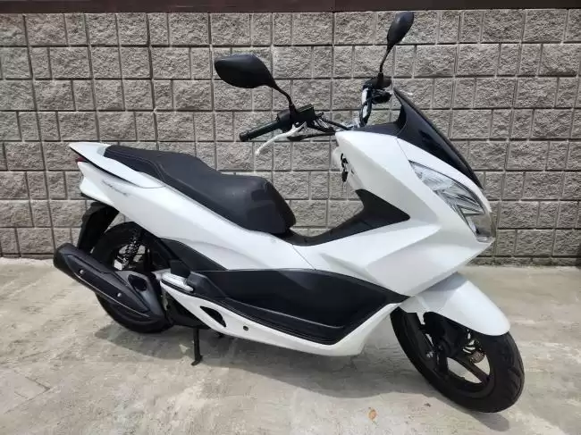 ホンダ　PCX　125㏄　Fi　2015年式　白