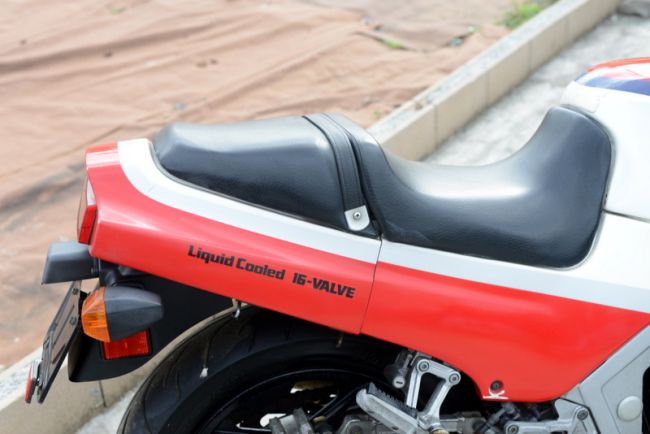 KAWASAKI GPZ400R 黒 車検残R3/9月 名変で乗れます 格安配送