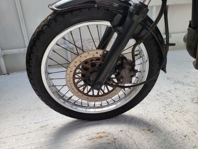 スズキ　グラストラッカー　NJ4BA　ホワイト