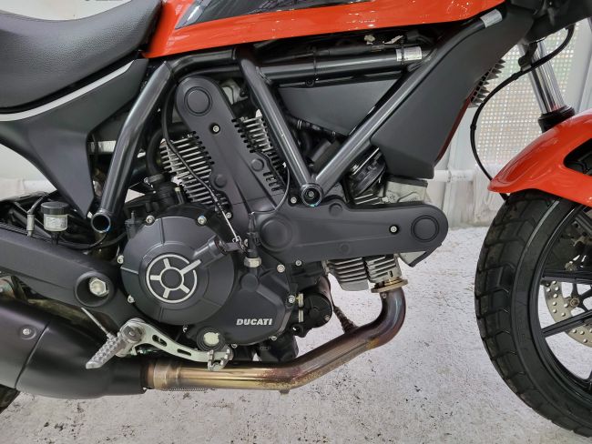DUCATI　スクランブラーSIXTY2　オレンジ