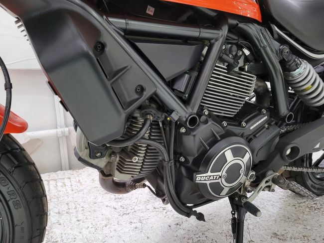 DUCATI　スクランブラーSIXTY2　オレンジ