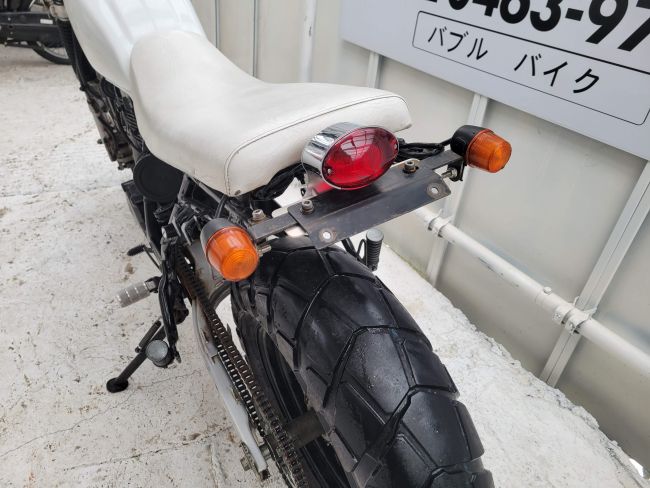 ヤマハ　TW200　白　キャブ　DG07J　2000年式