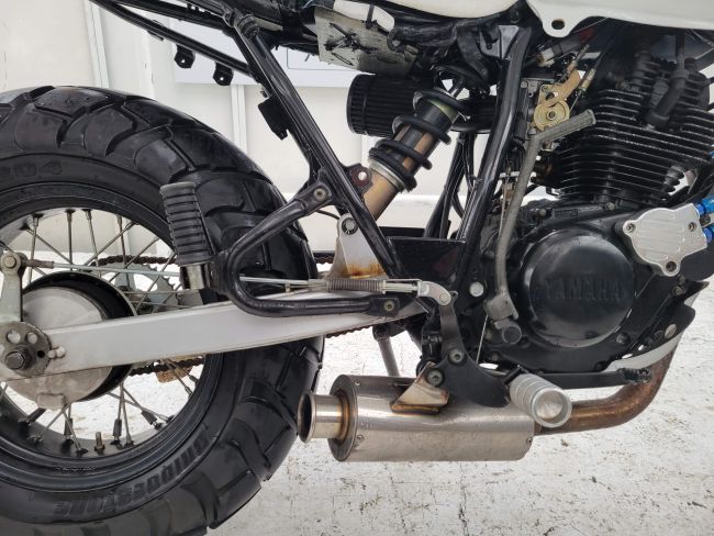 ヤマハ　TW200　白　キャブ　DG07J　2000年式