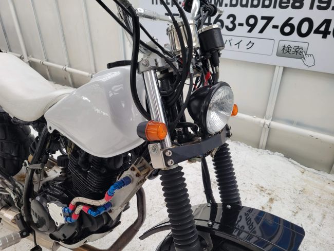 ヤマハ　TW200　白　キャブ　DG07J　2000年式