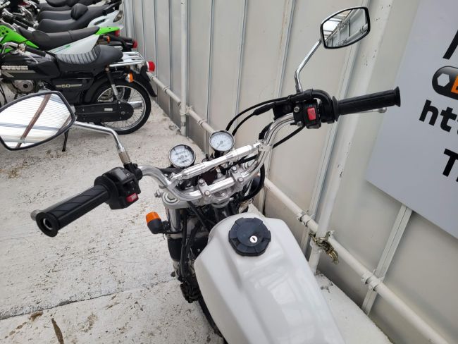 在庫一覧より探せます。ヤマハ TW200 白 キャブ DG07J 2000年式売切れ