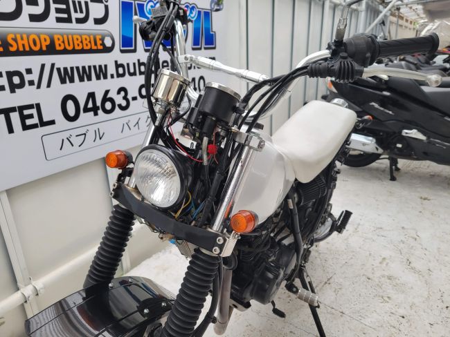 在庫一覧より探せます。ヤマハ TW200 白 キャブ DG07J 2000年式売切れ