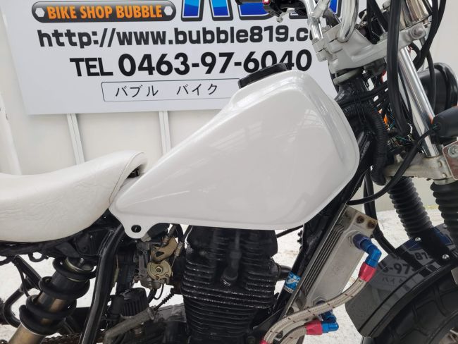 ヤマハ　TW200　白　キャブ　DG07J　2000年式