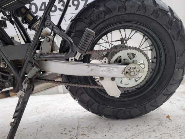 ヤマハ　TW200　白　キャブ　DG07J　2000年式