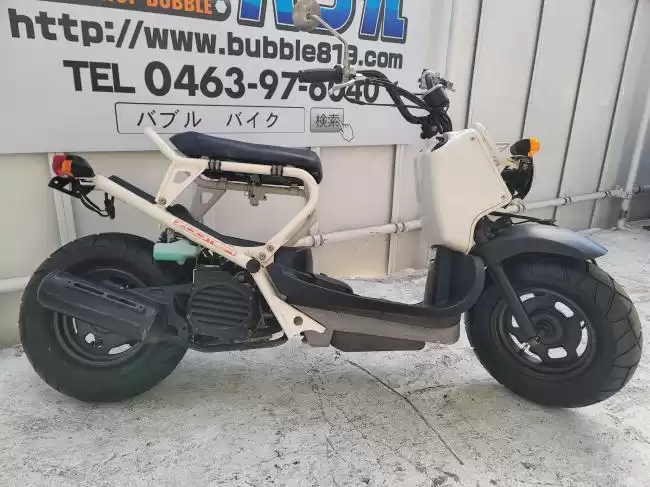 HONDA ズーマー　2001年式　AF58　キャブ式　白